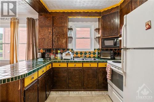 151 Granville Street, Ottawa, ON - Indoor Photo Showing Kitchen With Double Sink