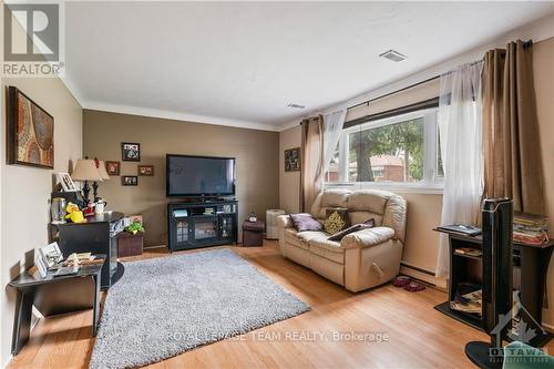 151 Granville Street, Ottawa, ON - Indoor Photo Showing Living Room