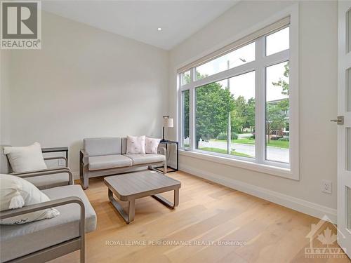 145 Mulvihill Avenue, Ottawa, ON - Indoor Photo Showing Living Room