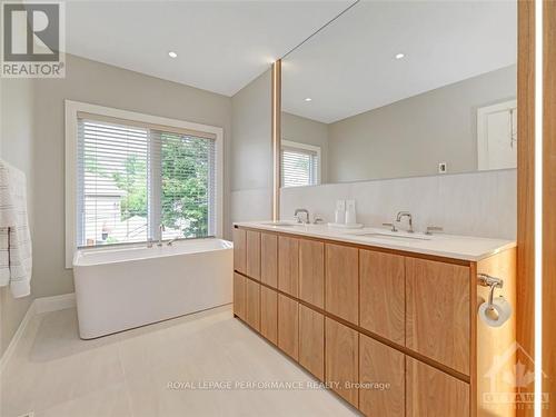 145 Mulvihill Avenue, Ottawa, ON - Indoor Photo Showing Bathroom