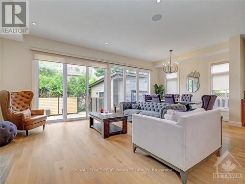 145 Mulvihill Avenue, Ottawa, ON - Indoor Photo Showing Living Room