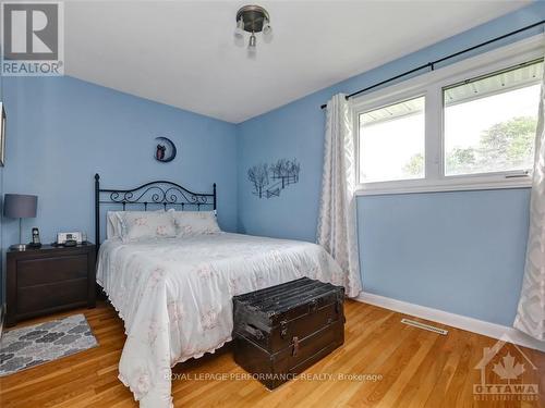 1347 Avenue S Avenue, Ottawa, ON - Indoor Photo Showing Bedroom