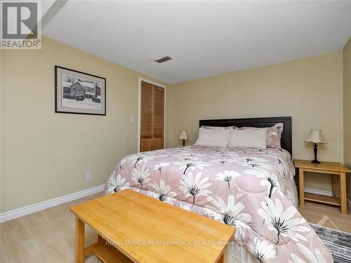 1347 Avenue S Avenue, Ottawa, ON - Indoor Photo Showing Bedroom