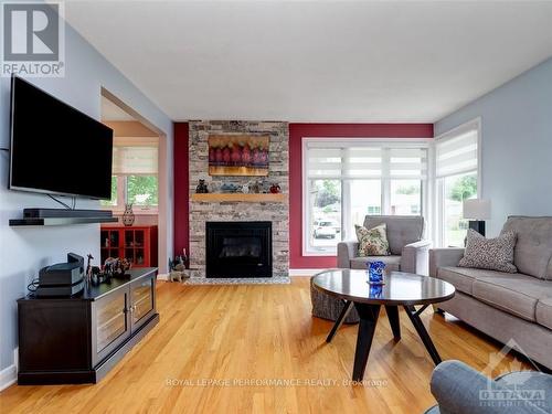 1347 Avenue S Avenue, Ottawa, ON - Indoor Photo Showing Living Room With Fireplace