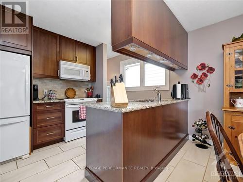 1347 Avenue S Avenue, Ottawa, ON - Indoor Photo Showing Kitchen