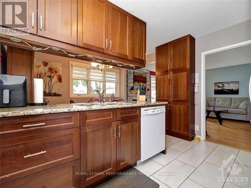 1347 Avenue S Avenue, Ottawa, ON - Indoor Photo Showing Kitchen