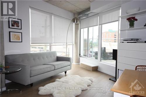 407 - 1000 Wellington Street W, Ottawa, ON - Indoor Photo Showing Living Room