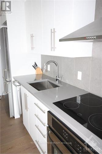 407 - 1000 Wellington Street W, Ottawa, ON - Indoor Photo Showing Kitchen With Upgraded Kitchen