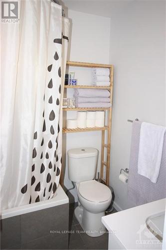 407 - 1000 Wellington Street W, Ottawa, ON - Indoor Photo Showing Bathroom