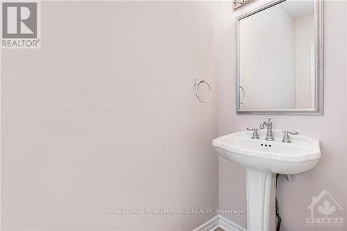 635 Whitecliffs Avenue, Ottawa, ON - Indoor Photo Showing Bathroom