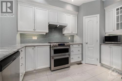 635 Whitecliffs Avenue, Ottawa, ON - Indoor Photo Showing Kitchen