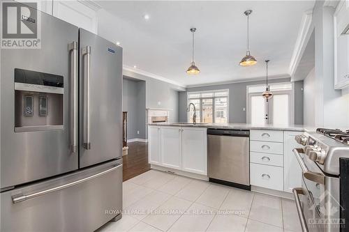 635 Whitecliffs Avenue, Ottawa, ON - Indoor Photo Showing Kitchen