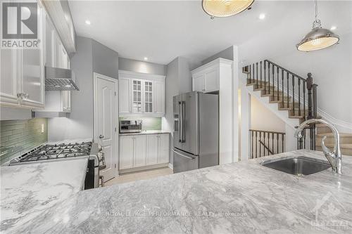 635 Whitecliffs Avenue, Ottawa, ON - Indoor Photo Showing Kitchen