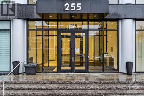 813 - 255 Bay Street, Ottawa, ON - Outdoor