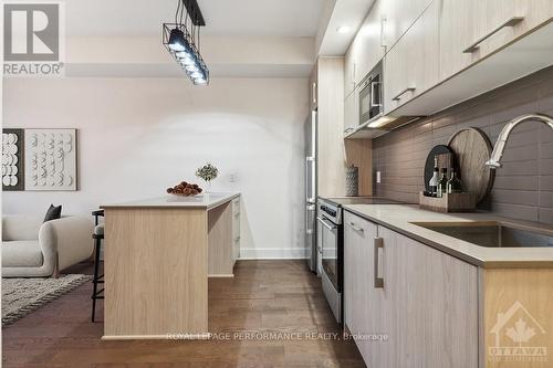 813 - 255 Bay Street, Ottawa, ON - Indoor Photo Showing Kitchen