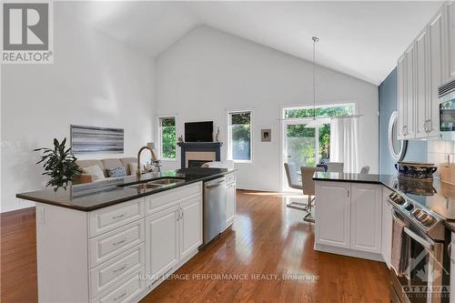 518 Golden Sedge Way, Ottawa, ON - Indoor Photo Showing Kitchen With Double Sink