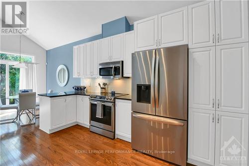 518 Golden Sedge Way, Ottawa, ON - Indoor Photo Showing Kitchen