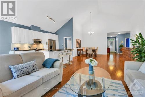 518 Golden Sedge Way, Ottawa, ON - Indoor Photo Showing Living Room