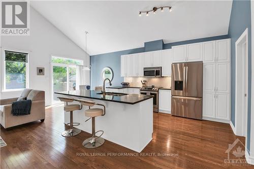 518 Golden Sedge Way, Ottawa, ON - Indoor Photo Showing Kitchen With Upgraded Kitchen