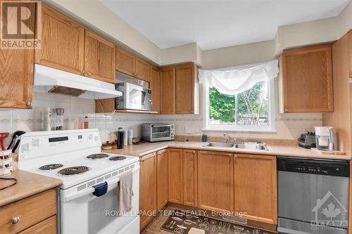 8 Calaveras Avenue, Ottawa, ON - Indoor Photo Showing Kitchen With Double Sink