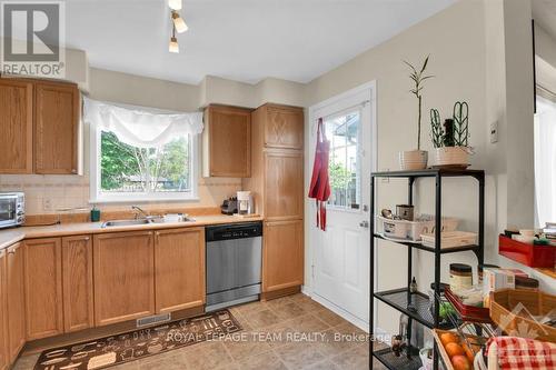 8 Calaveras Avenue, Ottawa, ON - Indoor Photo Showing Kitchen With Double Sink