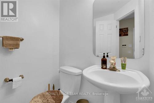 8 Calaveras Avenue, Ottawa, ON - Indoor Photo Showing Bathroom