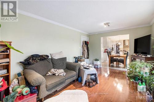 54 Lapointe Boulevard, Russell, ON - Indoor Photo Showing Living Room