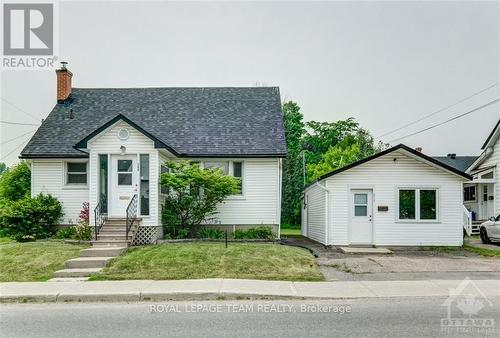 208 Bell Street, Arnprior, ON - Outdoor