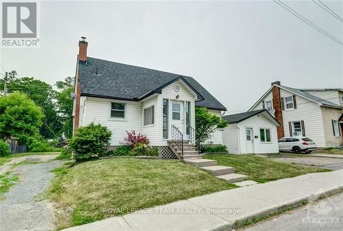 208 Bell Street, Arnprior, ON - Outdoor With Facade