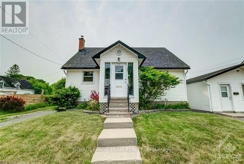 208 Bell Street, Arnprior, ON - Outdoor