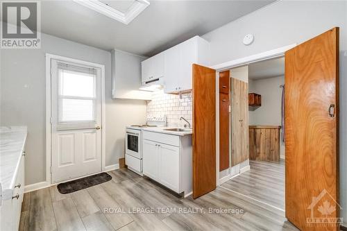 208 Bell Street, Arnprior, ON - Indoor Photo Showing Kitchen