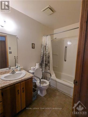 9993 Highway 60, North Algona Wilberforce, ON - Indoor Photo Showing Bathroom