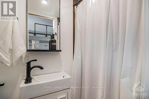 861 Du Golf Road, Clarence-Rockland, ON - Indoor Photo Showing Bathroom