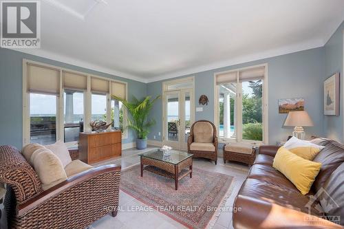 1870 Sixth Line Road, Ottawa, ON - Indoor Photo Showing Living Room