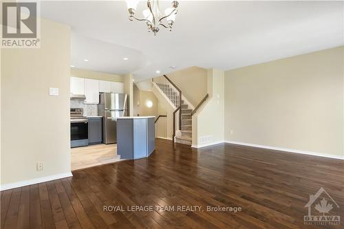 357 Hillsboro, Ottawa, ON - Indoor Photo Showing Kitchen