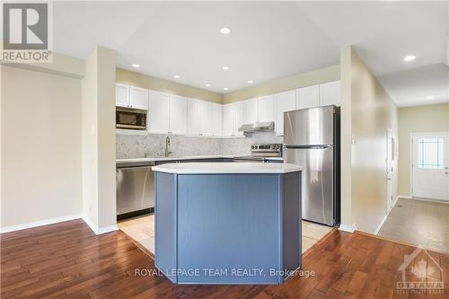 357 Hillsboro, Ottawa, ON - Indoor Photo Showing Kitchen With Upgraded Kitchen