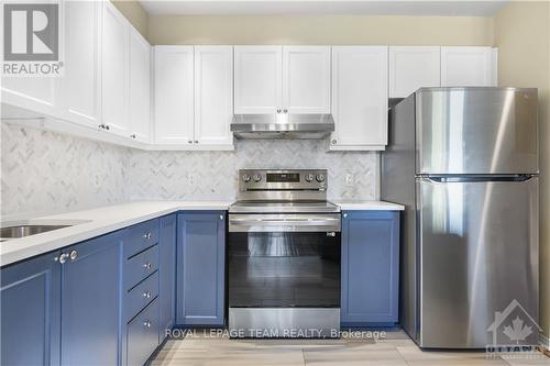 357 Hillsboro, Ottawa, ON - Indoor Photo Showing Kitchen