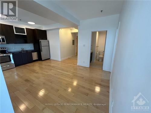 301 - 360 Cumberland Street, Ottawa, ON - Indoor Photo Showing Kitchen