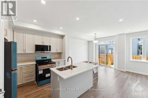 512 Bundoran Place, Ottawa, ON - Indoor Photo Showing Kitchen With Double Sink With Upgraded Kitchen