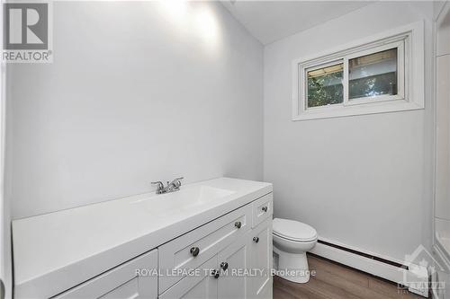 697 Oak Creek Road, Ottawa, ON - Indoor Photo Showing Bathroom