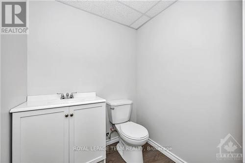 697 Oak Creek Road, Ottawa, ON - Indoor Photo Showing Bathroom