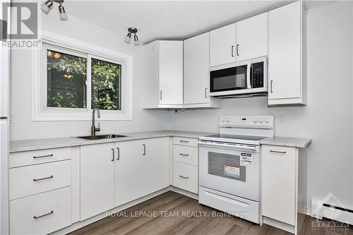 697 Oak Creek Road, Ottawa, ON - Indoor Photo Showing Kitchen