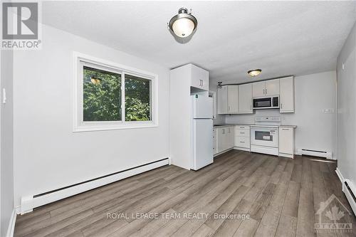 697 Oak Creek Road, Ottawa, ON - Indoor Photo Showing Kitchen