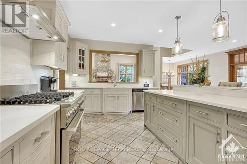 1465 Squire Drive, Ottawa, ON - Indoor Photo Showing Kitchen With Upgraded Kitchen