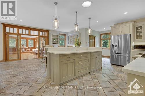 1465 Squire Drive, Ottawa, ON - Indoor Photo Showing Kitchen With Upgraded Kitchen