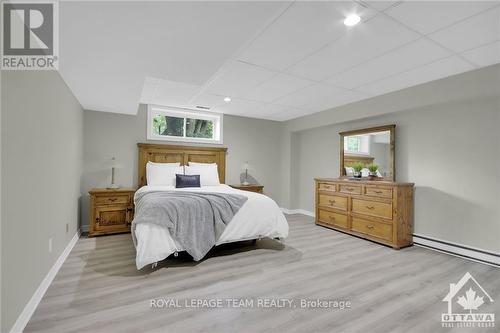 1465 Squire Drive, Ottawa, ON - Indoor Photo Showing Bedroom