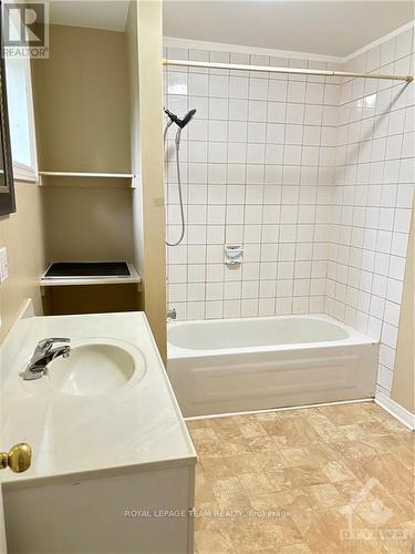 2797 Bellamy Road, Mississippi Mills, ON - Indoor Photo Showing Bathroom