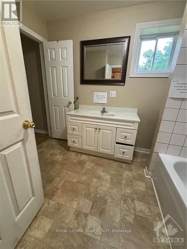 2797 Bellamy Road, Mississippi Mills, ON - Indoor Photo Showing Bathroom