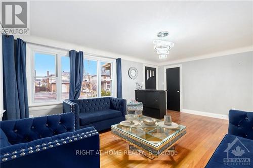 917 Pinecrest Road, Ottawa, ON - Indoor Photo Showing Living Room