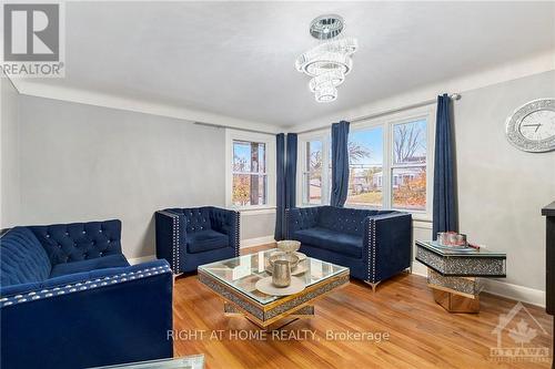 917 Pinecrest Road, Ottawa, ON - Indoor Photo Showing Living Room